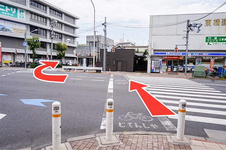 碑文谷警察署 本町二丁目交番の交差点を渡り、更に道なりに進みます。